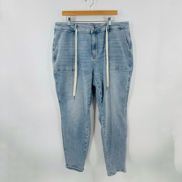 Judy Blue Denim - Judy Blue Women’s 20W Drawstring Waist Relaxed Tapered Jeans Light Wash‎ Denim